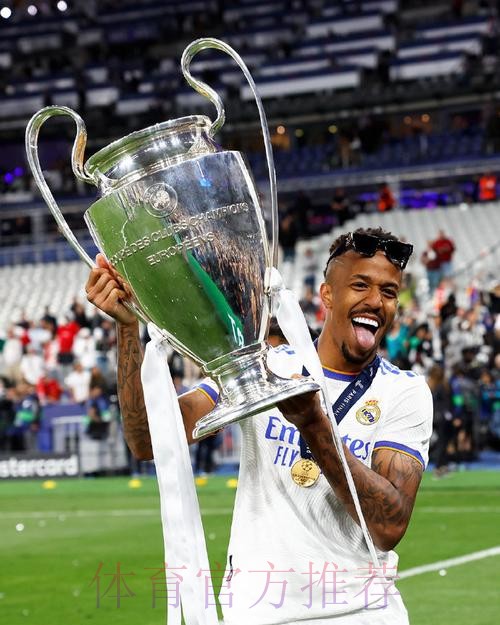 米利唐恢复合练 拉莫斯本泽马回球场进行有球训练